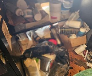 Szarlatan z Pruszkowa żerował na chorych. Leczył na wszystko, a leki robił w słoiku!