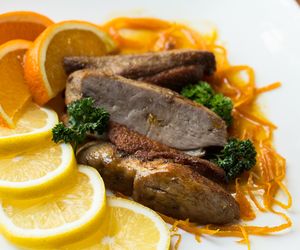 Sos pomarańczowy idealny do dziczyzny i golonki - jak zrobić?