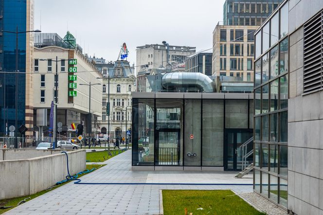 Parking podziemny pod placem Powstańców Warszawy w Warszawie