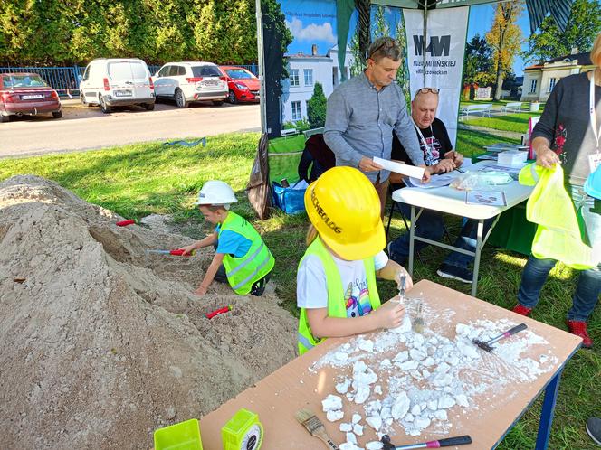 Odbywający się w Mrozach Festyn Archeologiczny to wydarzenie, które z roku na rok przyciąga coraz więcej umieszkańców regionu i turystów