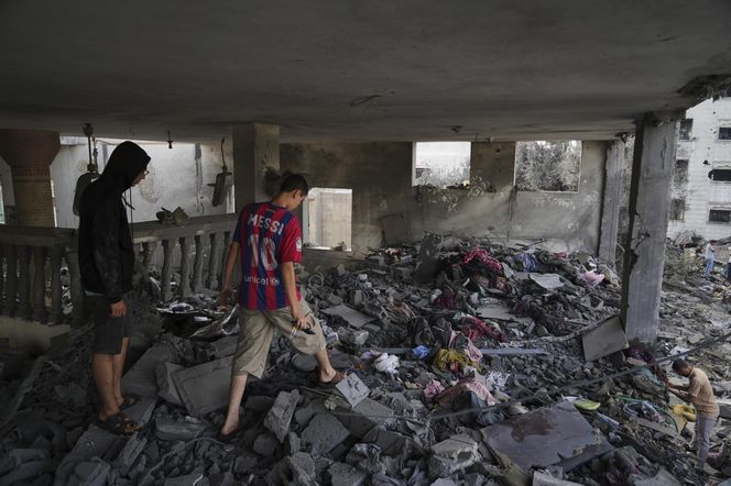 Strefa Gazy/ 74 zabitych w atakach Izraela, z czego 30 w nalocie na nadmorską kawiarnię.