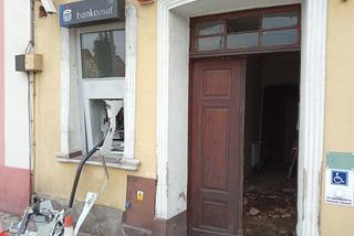 Potężny huk w Rydzynie! Ktoś WYSADZIŁ bankomat i uciekł z pieniędzmi 