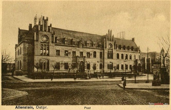 To jeden z piękniejszych budynków w Olsztynie. Od ponad 100 lat mieści się tam poczta