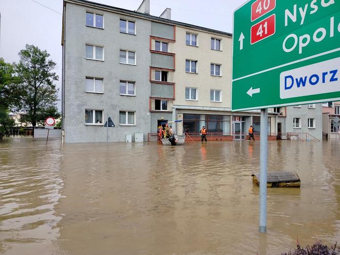 Powódź w województwie opolskim. Tak wyglądają działania strażaków [ZDJĘCIA].