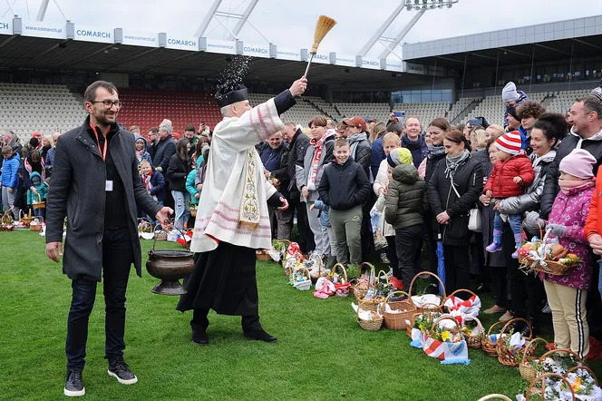 Z koszyczkiem wielkanocnym... na stadion. W Wielką Sobotę tradycyjne święcenie pokarmów na obiekcie Cracovii