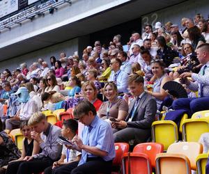 Kongres Świadków Jehowy Białystok 2024. Tłumy wiernych na Stadionie Miejskim