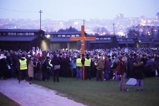 25. Droga Krzyżowa na Majdanku. Lublin modli się pod hasłem Krzyż drogą Nadziei