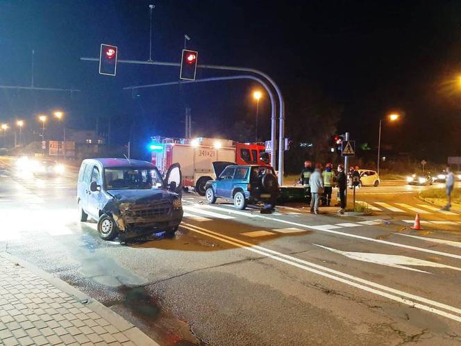 Nowy Sącz. Zderzenie czterech samochodów. Jeden zgubił łódkę