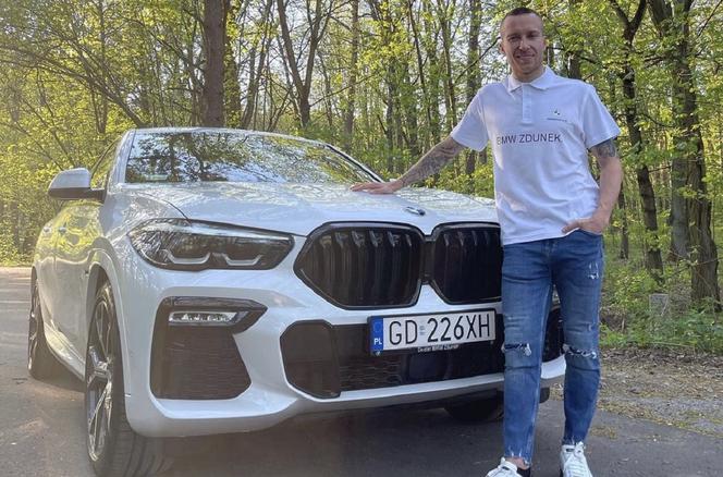 Jacek Góralski wyjechał z salonu modnym gigantem