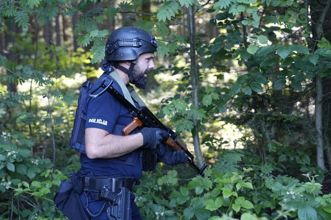 Nowy komunikat policji po obławie w Starej Wsi. Tak odpowiadają na zarzuty