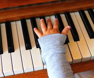 Pianino spadło na malutką dziewczynę! Koszmar w przedszkolu