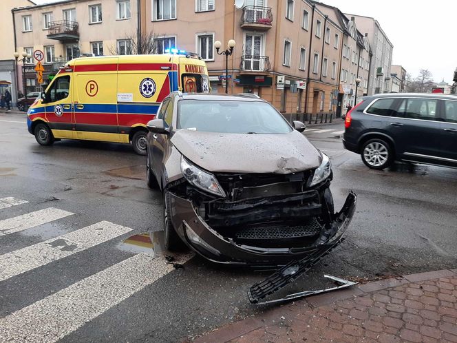 Stłuczka i potrącenie pieszego w centrum Siedlec