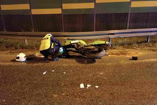 Pruł motorem uciekając przed policją. Roztrzaskał się o osobówkę