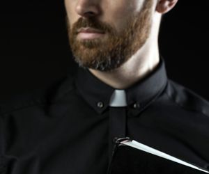 Znany ksiądz z Sosnowca szukał partnerów. Bóg mnie chroni”