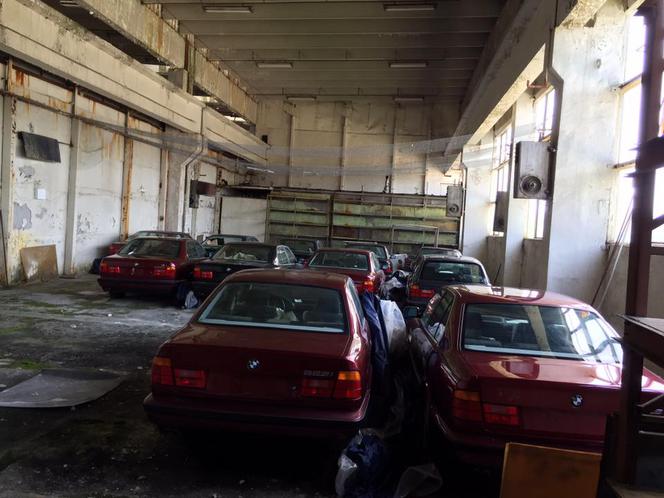 Bułgaria. Odnaleziono w magazynie 11 fabrycznie nowych BMW E34