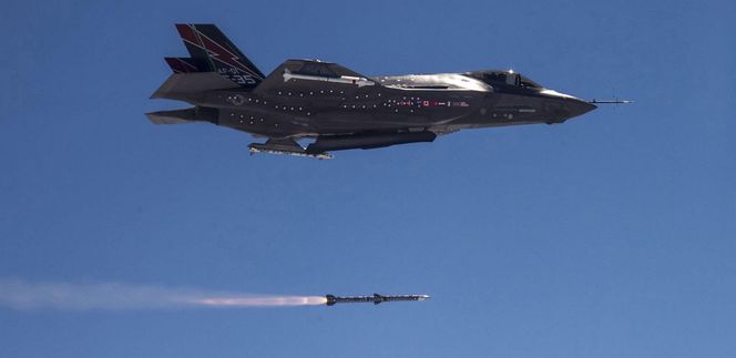 AIM 120 AMRAAM
