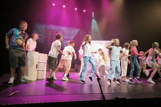 Spektakl na zakończenie warsztatów teatralnych w Teatrze Miejskim w Lesznie 