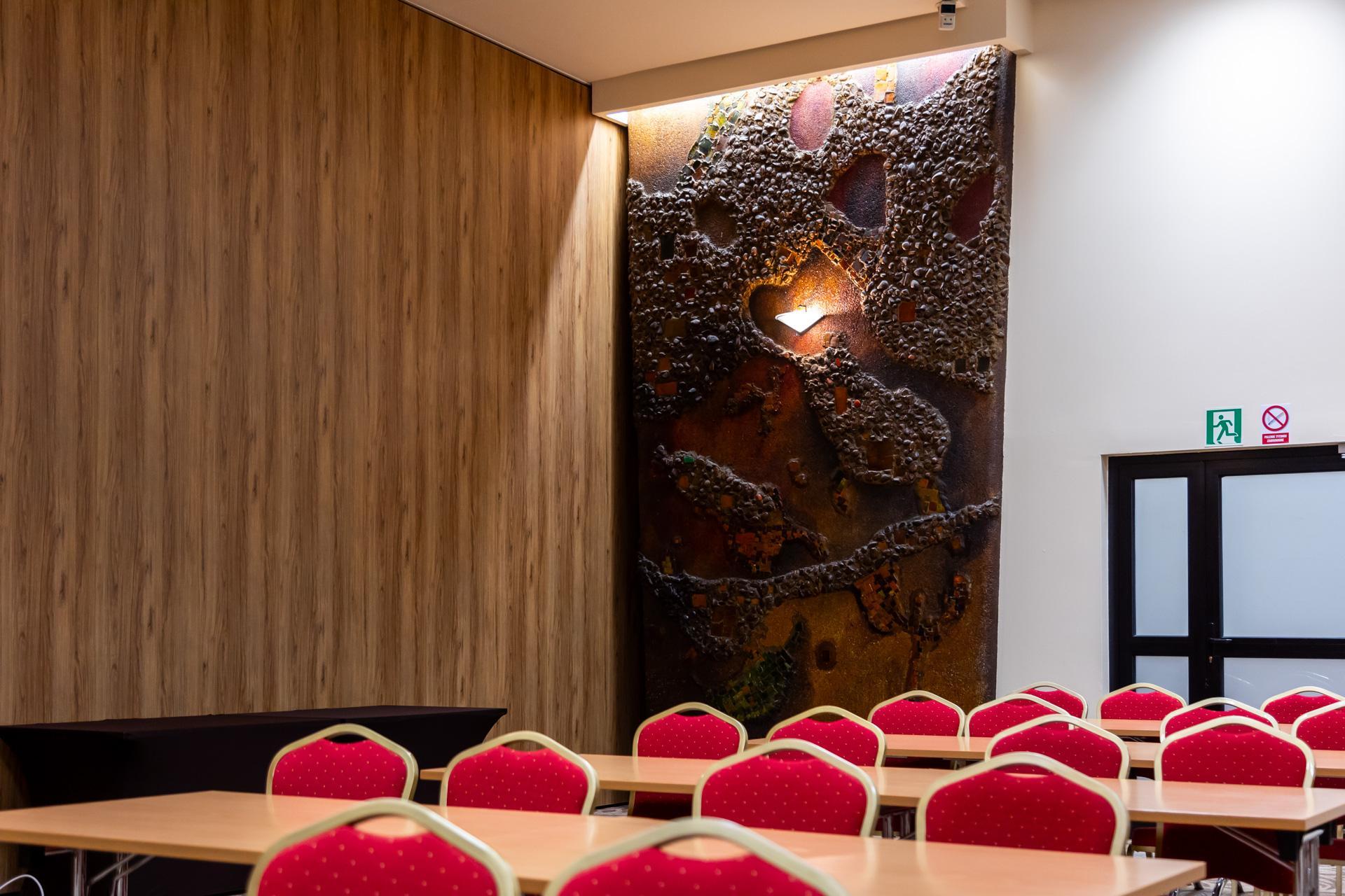 Mozaiki Rechowiczów w warszawskim Domu Chłopa - zobacz zdjęcia. Dziś mieści się tu Hotel Gromada