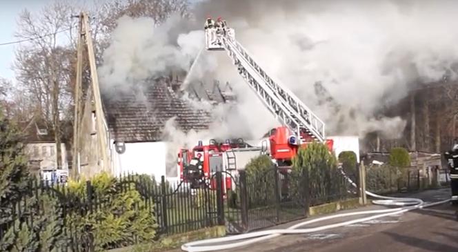 Przez pożar u sąsiadów stracili dom i cały dorobek życia
