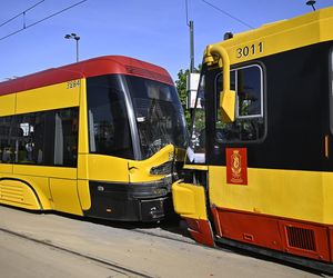  Zderzenie tramwajów w centrum Warszawy. 13 osób rannych, ruch tramwajowy wstrzymany