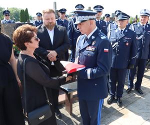 Pogrzeb policjanta, który zmarł po interwencji. Polska Policja pożegnała asp. sztab. Bogdana Orzeszka