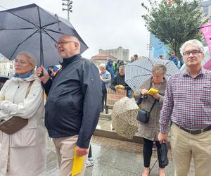 Żółta kartka od mieszkańców i wierszyk dla Marcina Krupy, prezydenta Katowic. Na Młyńskiej 4 dwór przepastny zbudowałeś