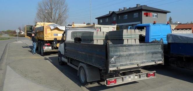 SZOK! 8,3 tony zamiast dopuszczalnej wagi 3,5 tony! Co aż tyle ważyło?