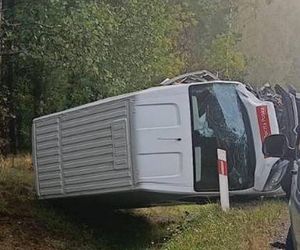 Trzy auta rozbite, jedna osoba w szpitalu! Droga krajowa zablokowana po wypadku