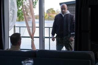 Pierwsza miłość odc. 3751. Adam Biernacki (Krystian Wieczorek), szantażysta