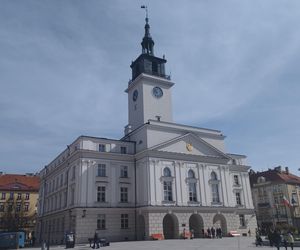 Prezydent Kalisza chce dać ulicę swojemu dziadkowi. “Duża niezręczność”