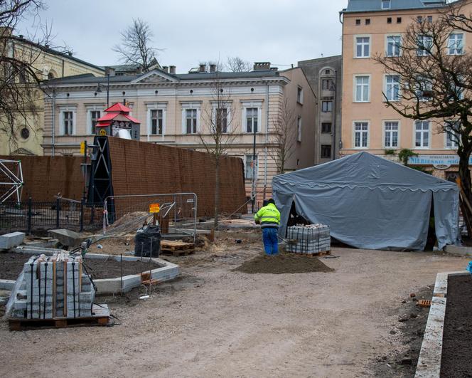 Plac Komuny Paryskiej w budowie. Kiedy spodziewany koniec prac?