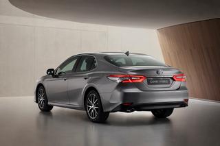 Toyota Camry Hybrid lifting 2021