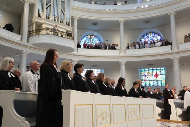 9 kobiet wyświęconych na księży w Warszawie. To pierwszy taki przypadek w Polsce