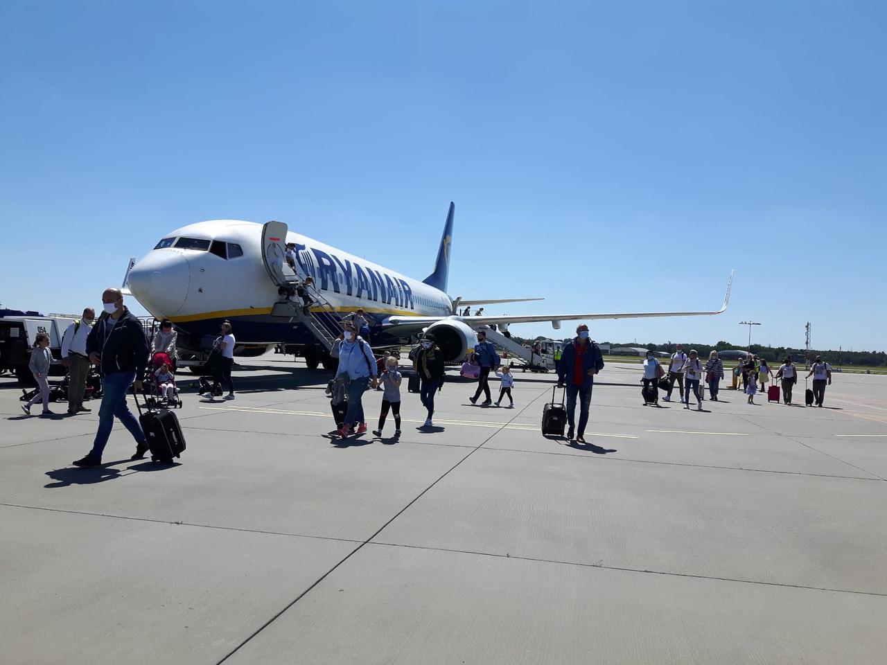  Na łódzkim lotnisku, po 109 dniach przerwy, wylądował  dziś  pierwszy rejsowy samolot! 