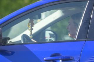 Pędziła jak szatan po sukienkę