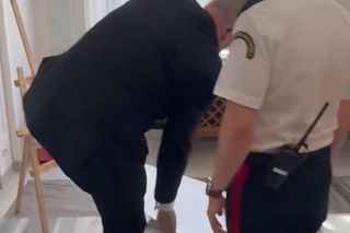 Grzegorz Braun pojawił się w Sejmie. Wpadł w furię i zdemolował wystawę!