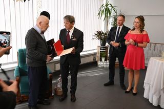 Kolejarz, społecznik, świadek historii! Pan Leon ze Śliwic skończył właśnie 101 lat