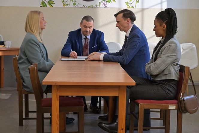 Pierwsza miłość, odcinek 4010. król dżemu Fryderyk Graff (Andrzej Kłak), Emilka (Anna Ilczuk), Melisa (Aleksandra Szwed)