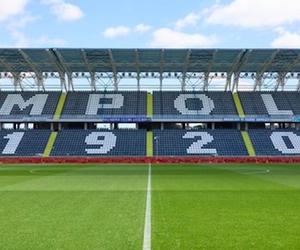 Dymy w szatni klubu Serie A! Ależ się działo: rozgrzewka w... japonkach, mecz opóźniony