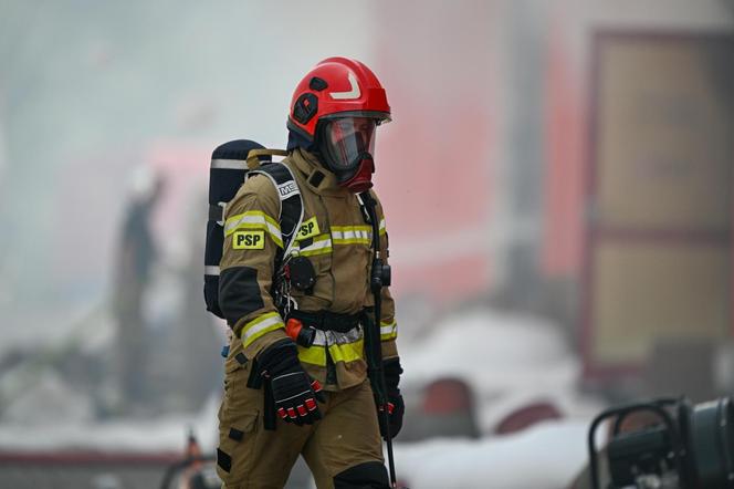 Służby ostrzegają! Alarmowy poziom amoniaku w związku z pożarem w Krośnie