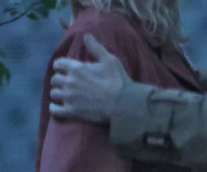 Andrzej Chyra smyra i całuje