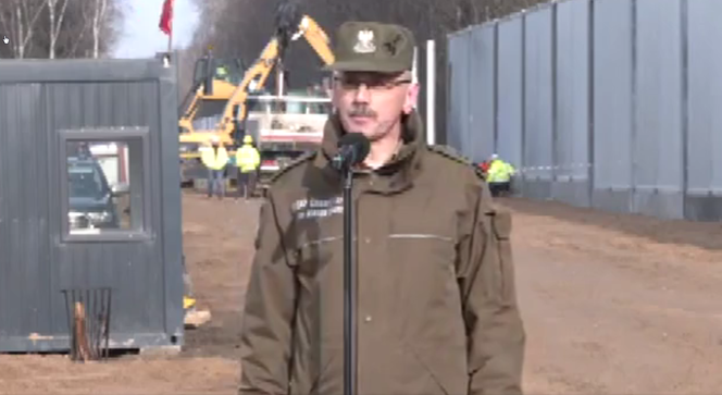 Premier Morawiecki przy granicy polsko-białoruskiej