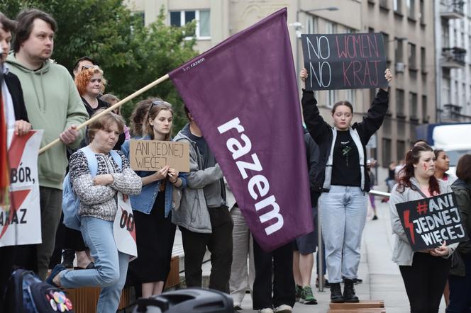 "Ani jednej więcej". W Katowicach protestowali po śmierci Doroty. "Macie klauzulę, nie macie sumienia"