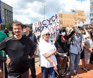 Protest przeciwko imigrantom.Tysiące kibiciów na ulicach Katowic