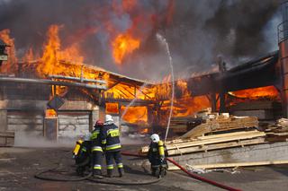 Pożar starej fabryki pod Wrocławiem. Kolejny w ciągu dwóch tygodni