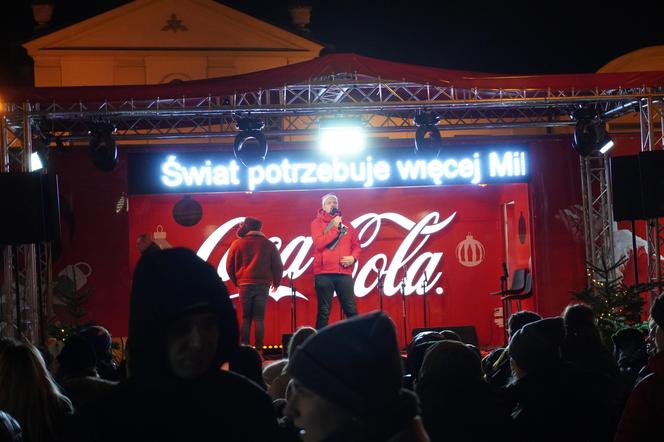 Ciężarówka Coca-cola w Białymstoku! Świąteczna atrakcja przyciągnęła tłumy mieszkańców na Rynek Kościuszki