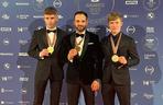 Bartosz Zmarzlik (na środku) i Mateusz Cierniak (po prawej) oficjalnie ze złotymi medalami IMŚ 2022