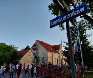 Magiczna Noc Świętojańska w Starym Fordonie. Spacer pod gwiazdami przyciągnął bydgoszczan i turystów