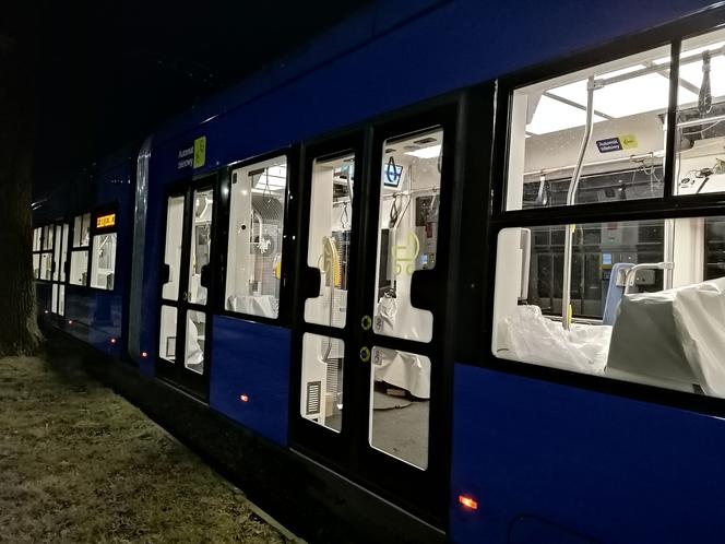 Nocne testy nowego tramwaju w Krakowie