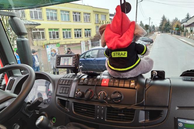 Nowa droga, nowy wóz strażacki, rozbudowywana szkoła - mieszkańcy miejscowości Dąbrówka Stany mają wiele powodów do radości